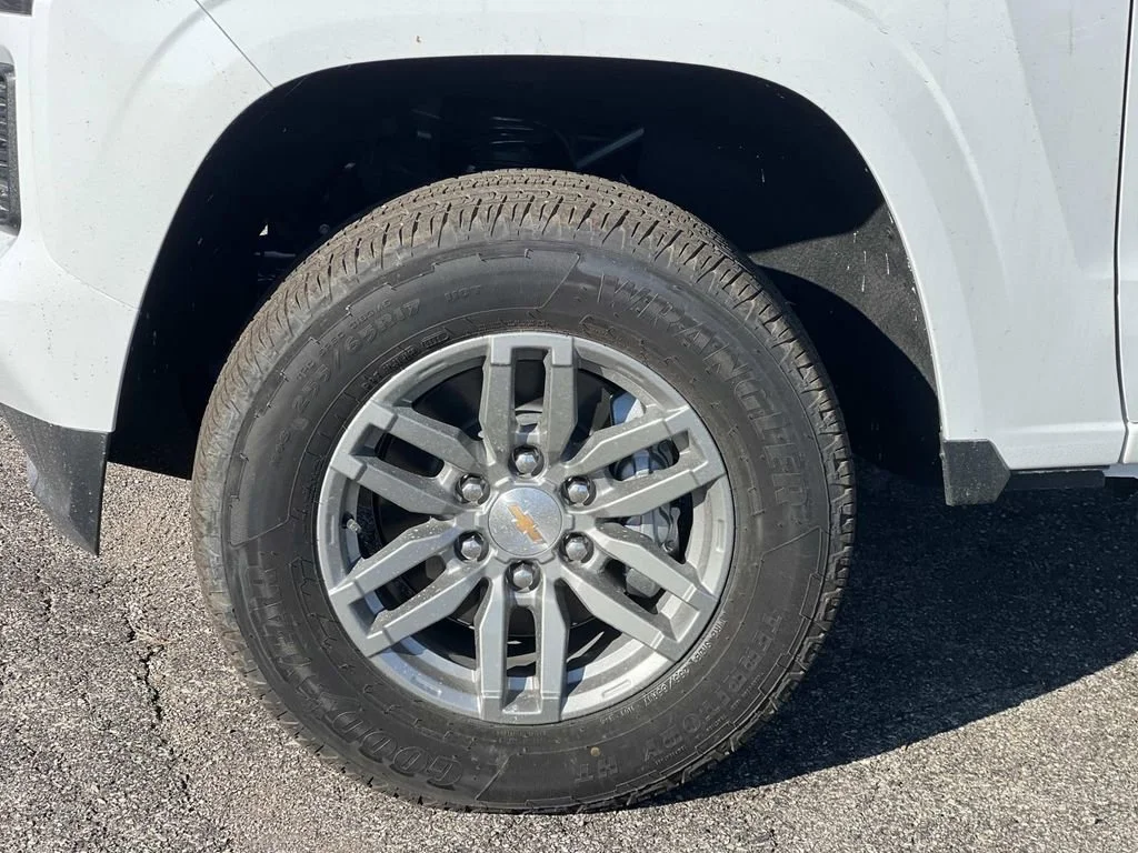 New 2026 Summit White Chevrolet LT image 25