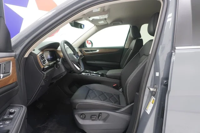 New 2026 Pure Gray Volkswagen 2.0T SE w/Technology image 15