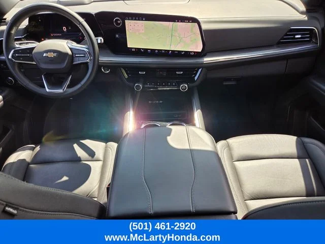 Used 2025 Summit White Chevrolet LT image 13