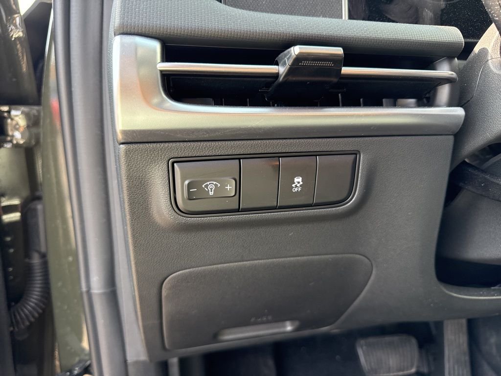 Certified Used 2025 Green Hyundai SE image 19