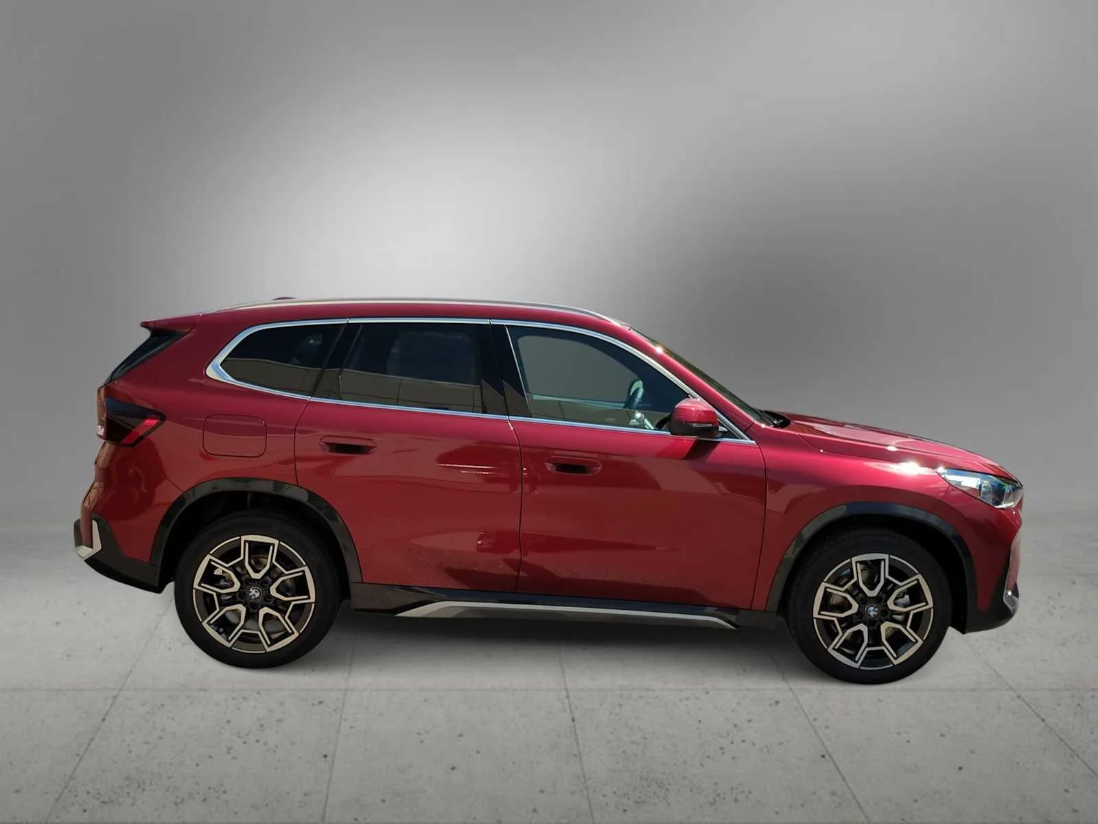 New 2026 Vegas Red Metallic BMW xDrive28i image 9