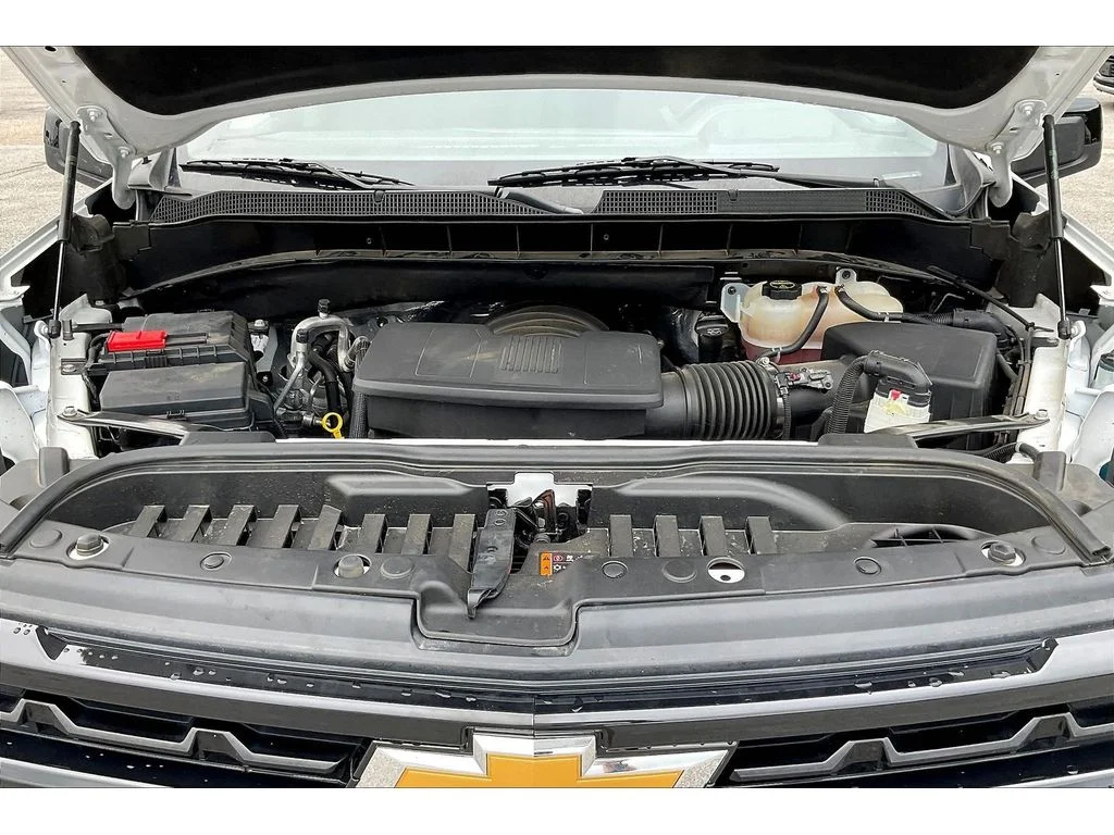 Used 2024 Summit White Chevrolet LT image 8