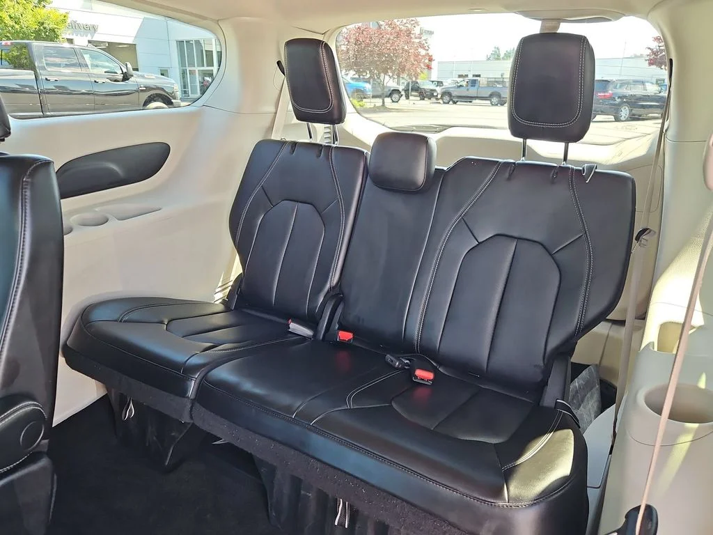 Used 2023 Bright White Clearcoat Chrysler Touring L image 33