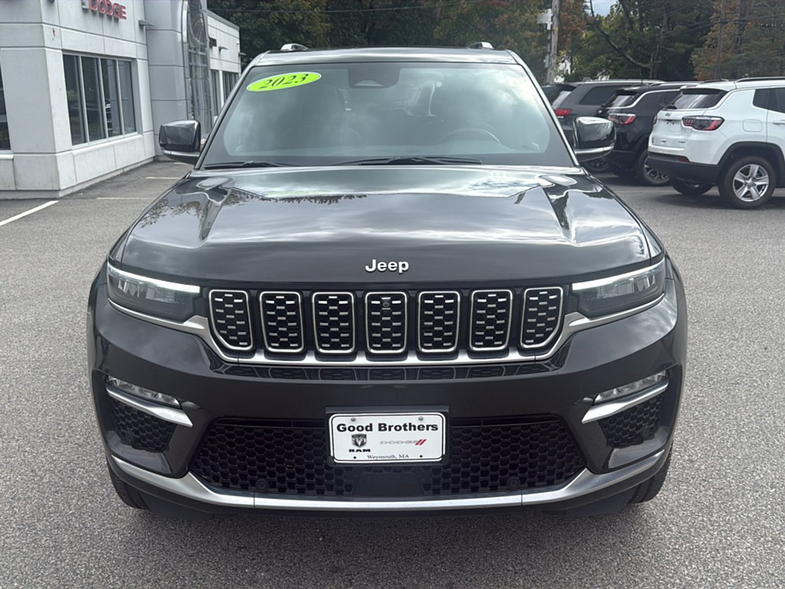 Used 2023 Rocky Mountain Pearlcoat Jeep Summit 4x4 image 2