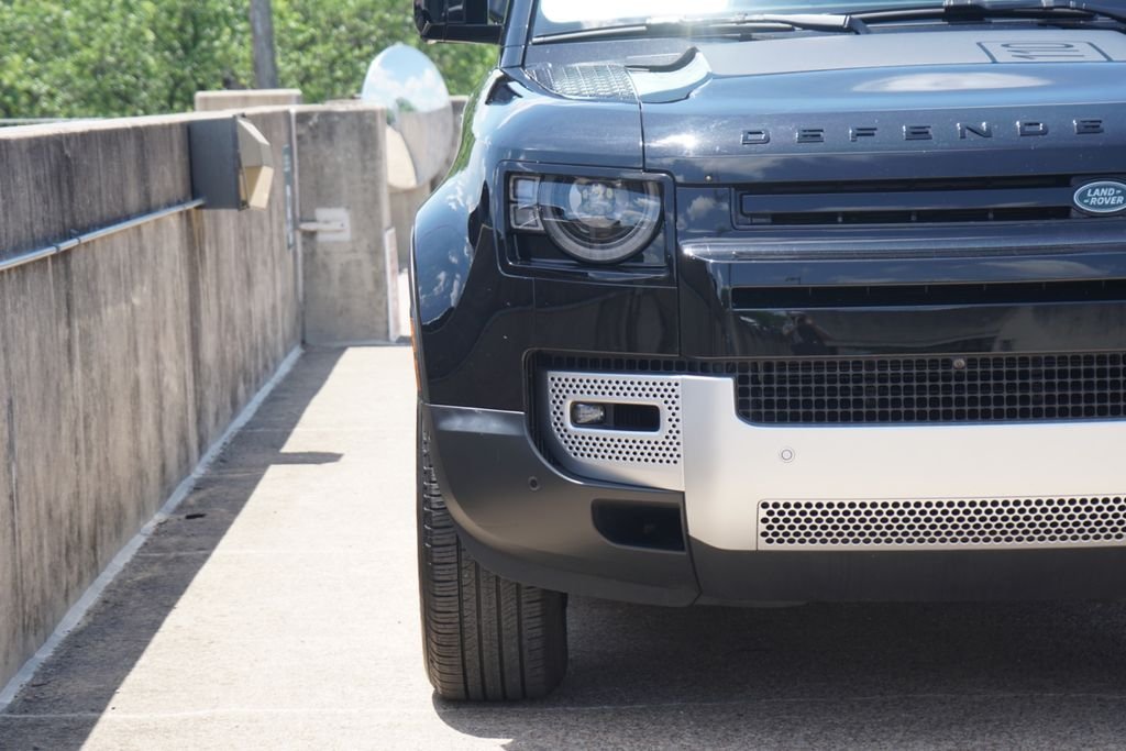 Used 2025 Black Land Rover S image 5