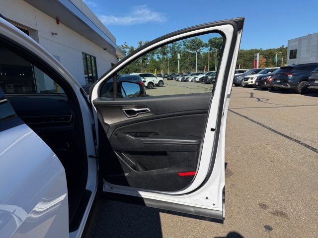 Used 2025 White Kia X-Line image 33