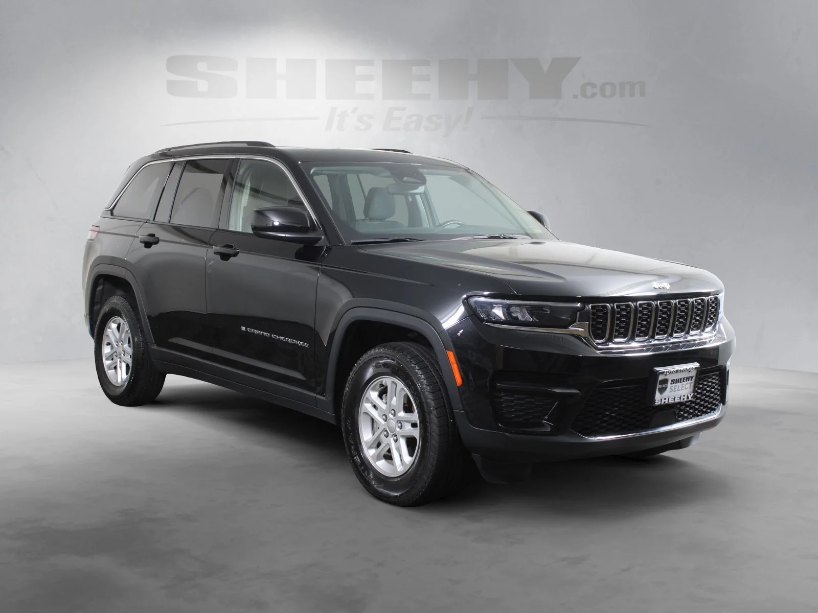 Used 2023 Black Jeep Laredo image 2