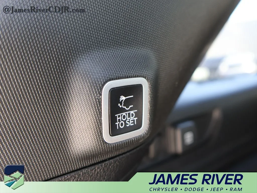 Used 2022 White Jeep 4xe image 16