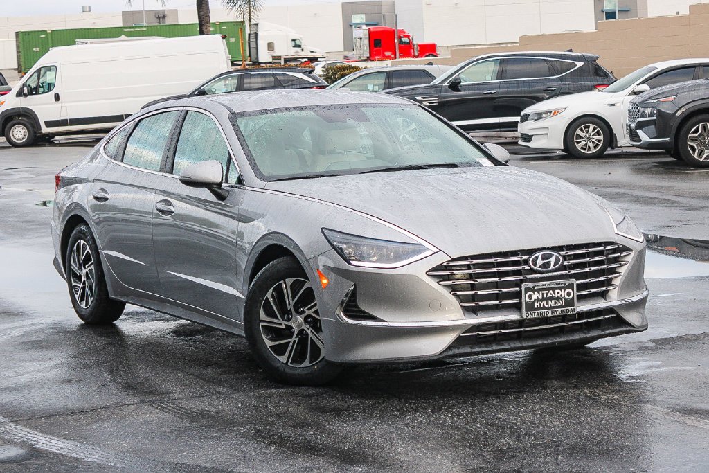 Certified Used 2023 Silver Hyundai Blue image 2