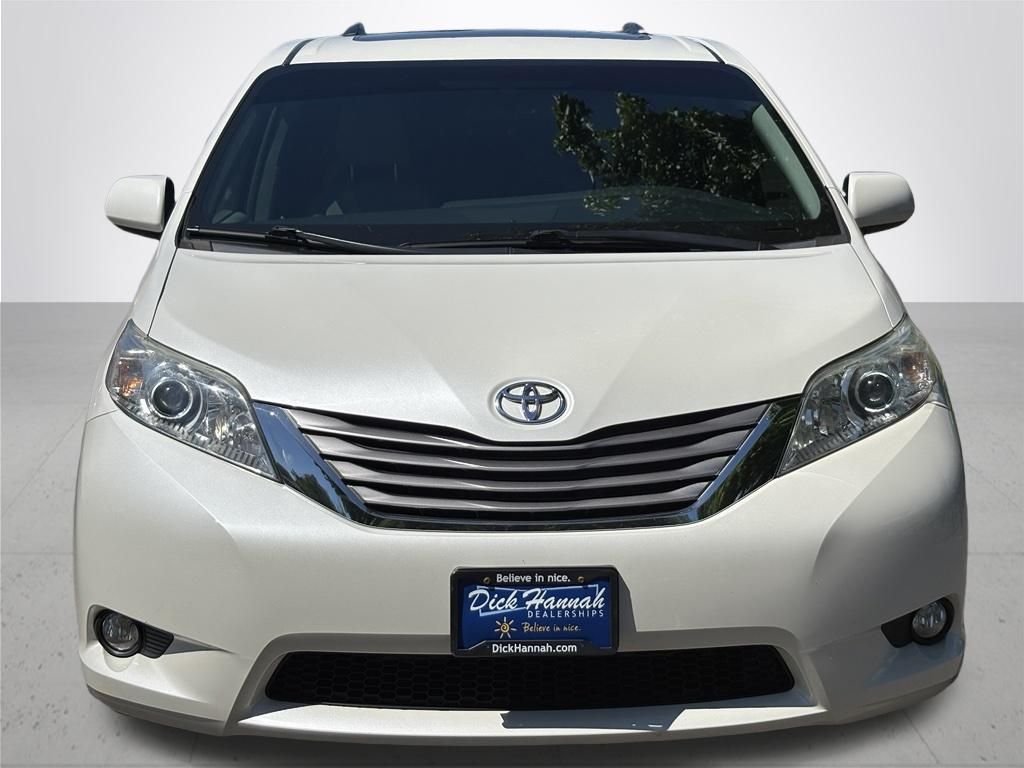 Used 2017  Toyota XLE image 3