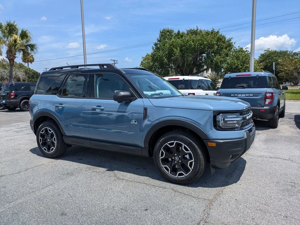 New 2026 Azure Gray Metallic Tri-Coat Ford Outer Banks image 2