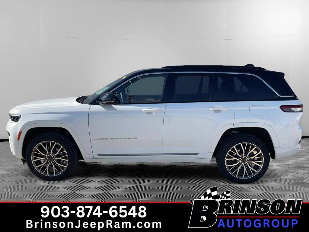 New 2027 Bright White Clear-Coat Paint Jeep Summit image 3