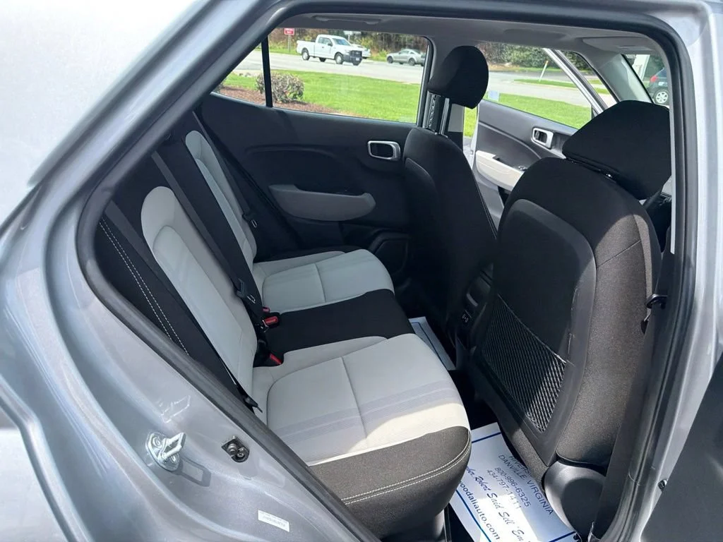 Used 2025 Silver Hyundai SEL image 17