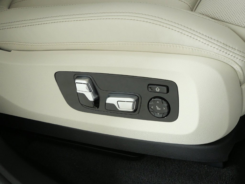 Used 2027 Mineral White Metallic BMW xDrive40i image 23