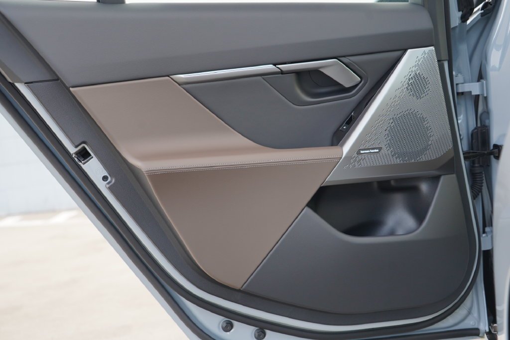New 2027 Brooklyn Grey Metallic BMW 530i image 32