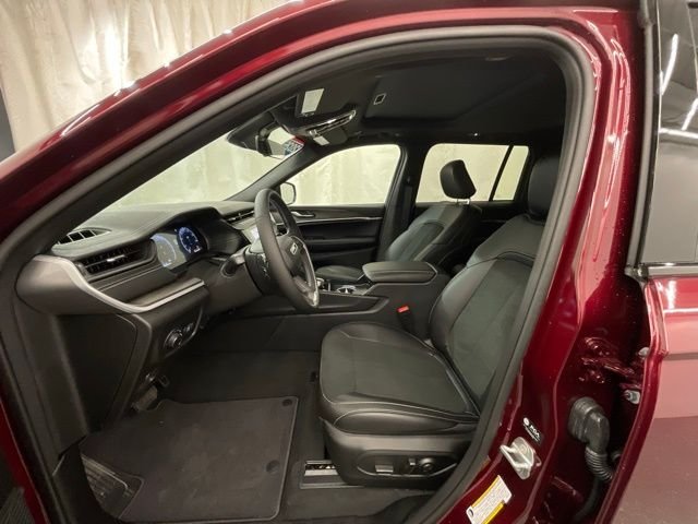 New 2026 Velvet Red Pearl-Coat Exterior Paint Jeep Laredo Altitude image 10