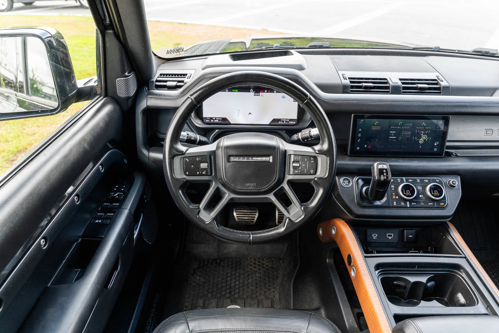 Used 2021  Land Rover X image 33