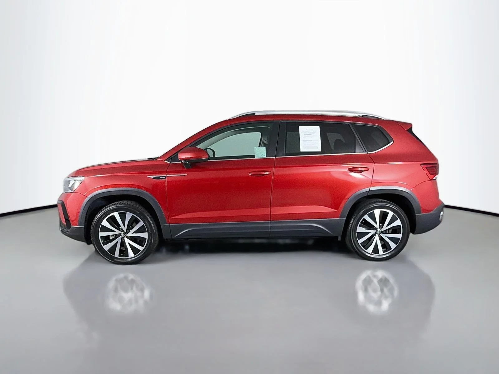 Used 2022 Kings Red Metallic Volkswagen 1.5T SE image 4