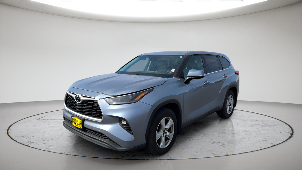 Used 2021  Toyota LE image 7