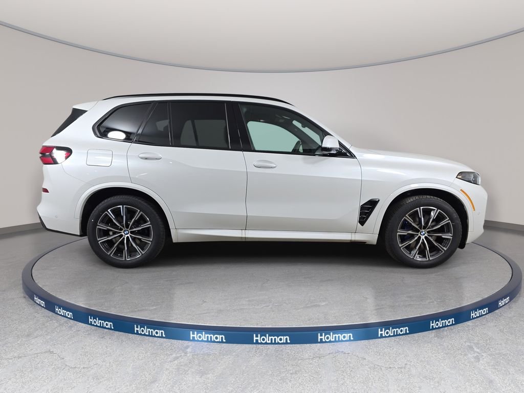 New 2026 Mineral White Metallic BMW xDrive40i image 4
