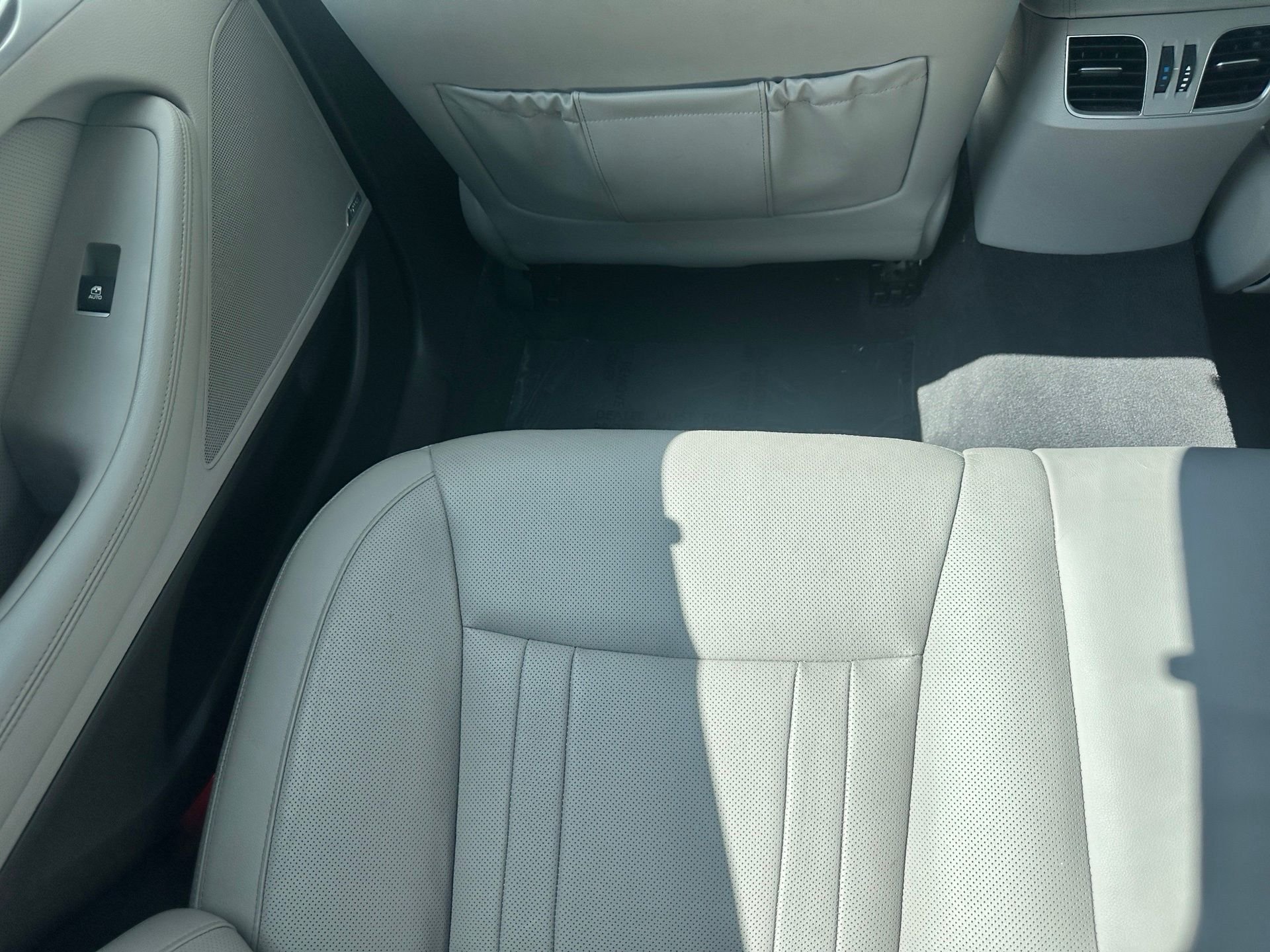 Used 2015 Blue Hyundai 3.8 image 23