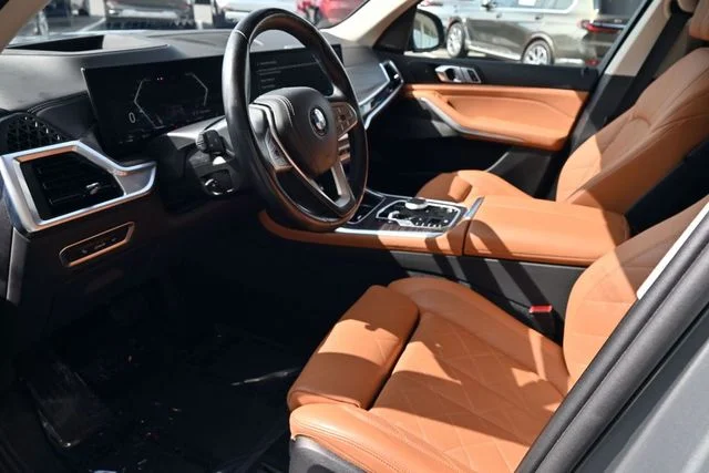 Used 2024 Gray BMW xDrive40i image 24