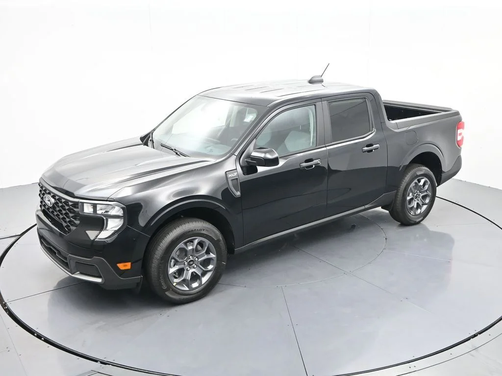 New 2025 Shadow Black Ford XLT image 20