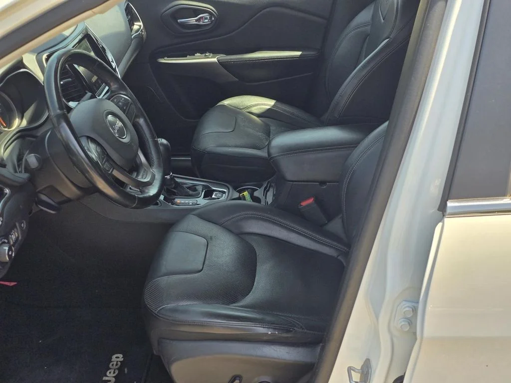 Used 2019 White Jeep Limited image 14
