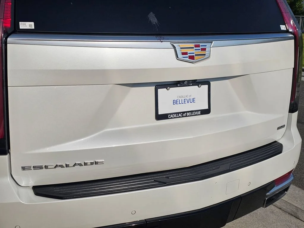 Used 2021 CRYSTAL WHITE TRICOAT Cadillac Premium Luxury image 15