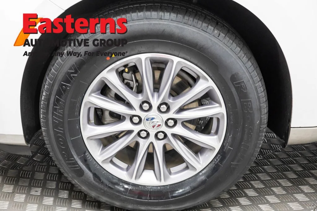Used 2024 White Buick Premium Group image 33