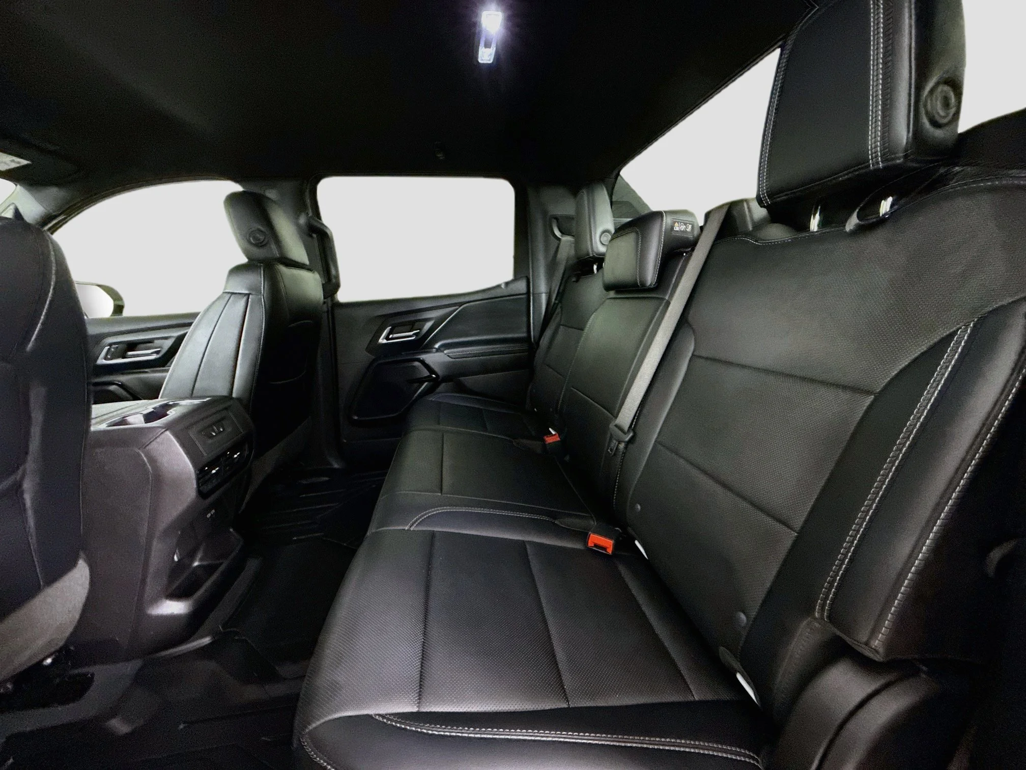Used 2025 Summit White Chevrolet LT - Extended Range image 26