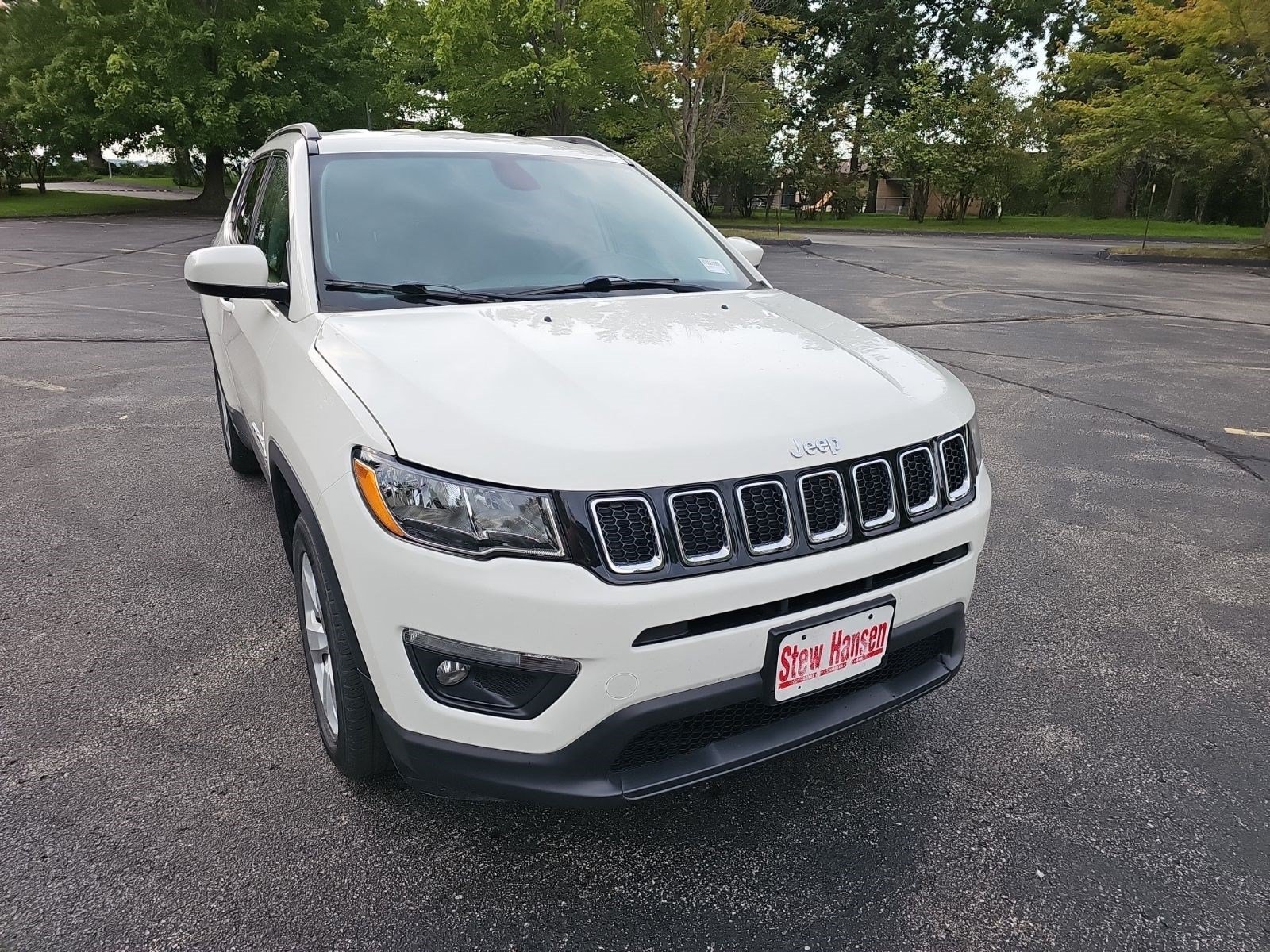 Used 2018 White Clearcoat Jeep Latitude image 7