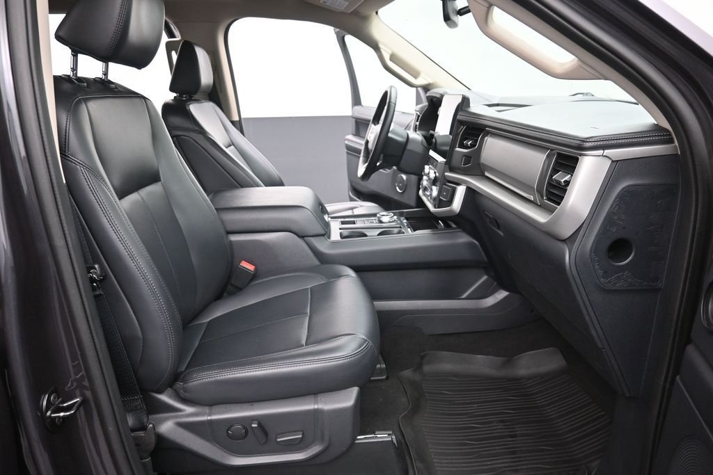 Used 2024 Gray Ford XLT image 27