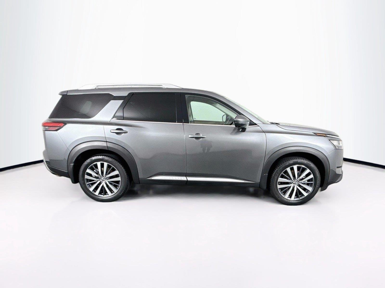Used 2022 Gun Metallic Nissan Platinum image 11