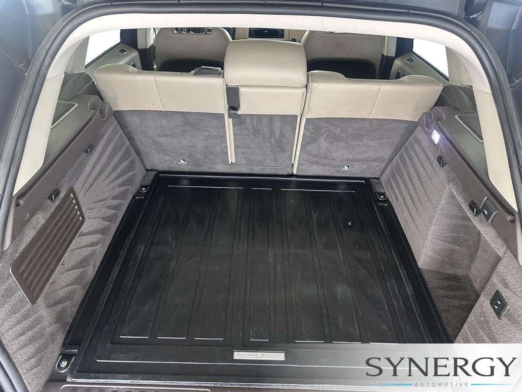 Used 2018 Byron Blue Metallic Land Rover HSE image 12