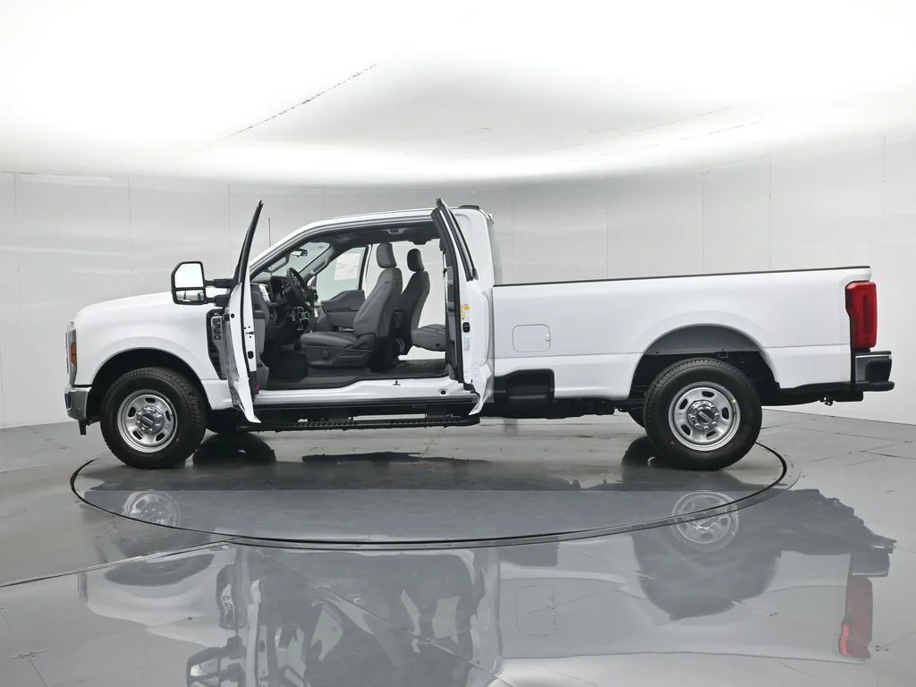 New 2026 Oxford White Ford XL image 33