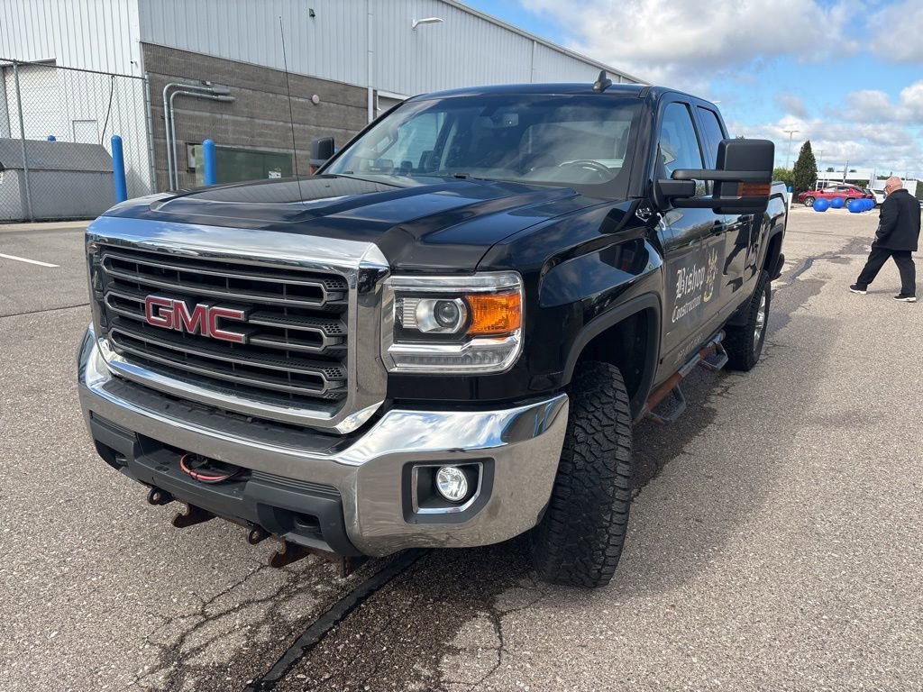 Used 2018 ONYX BLACK GMC SLE image 3