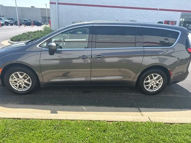 Used 2023 Gray Chrysler Touring L image 4