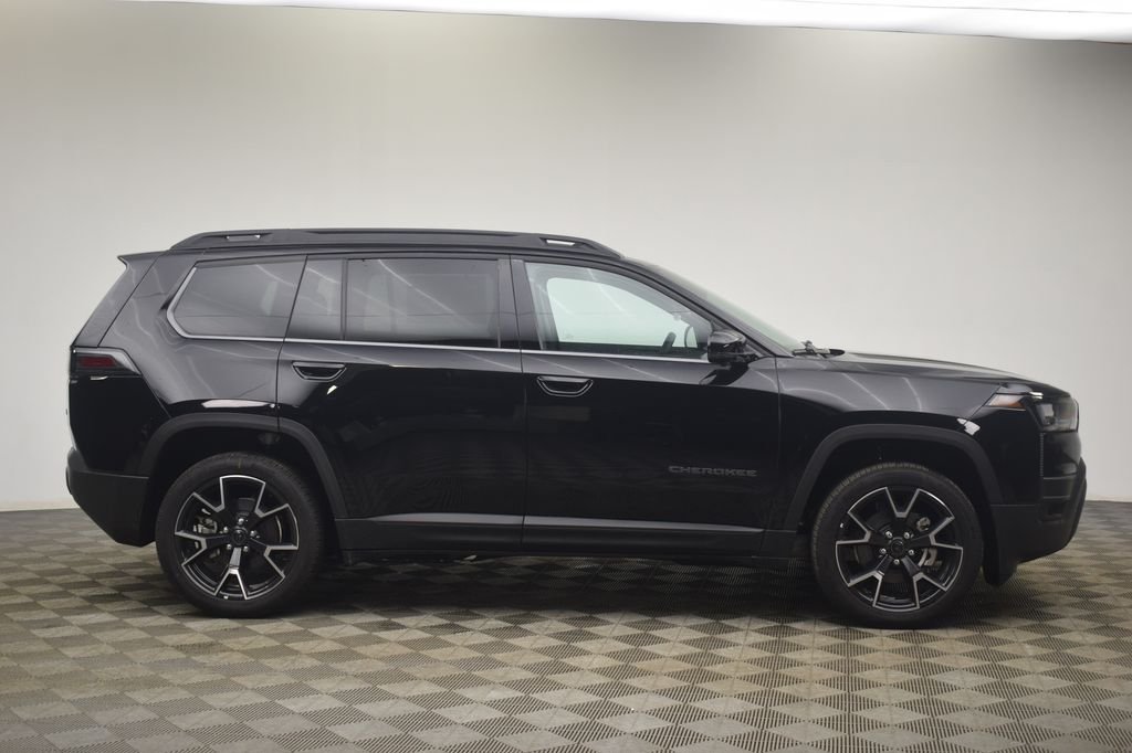 New 2026 Diamond Black Crystal Pearl-Coat Exterior Paint Jeep Overland image 3