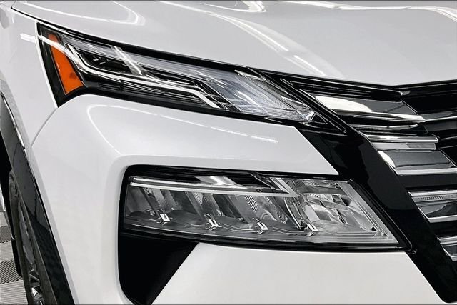 New 2026 Everest White Nissan Platinum image 14
