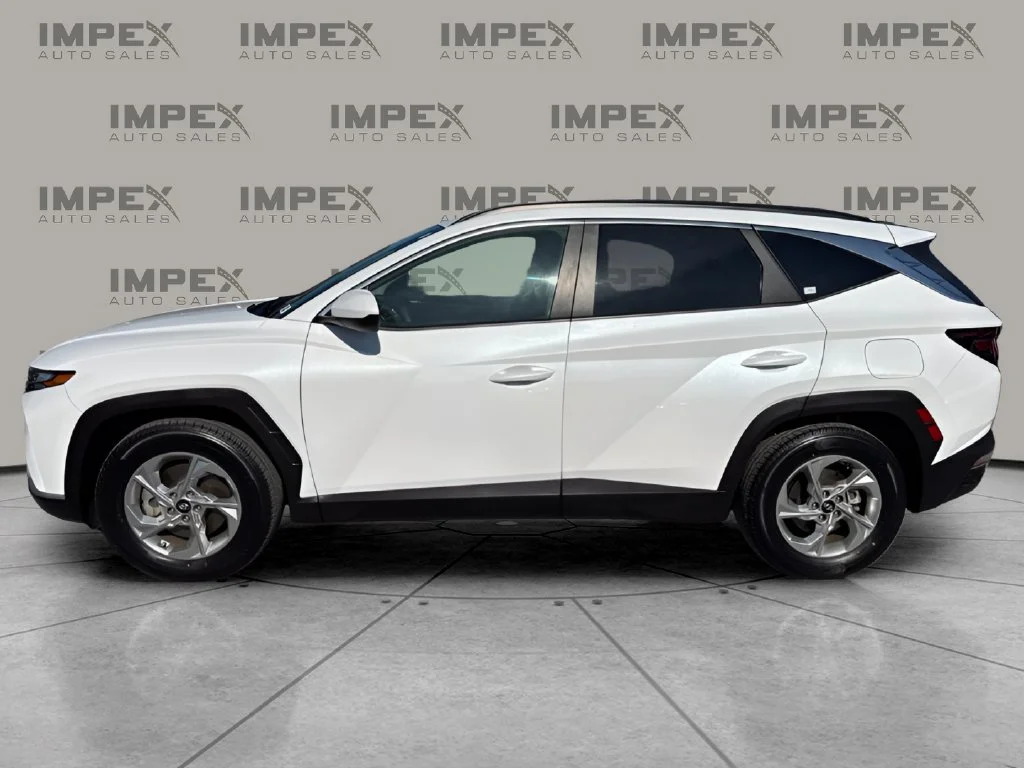 Used 2024 White Hyundai SEL image 2