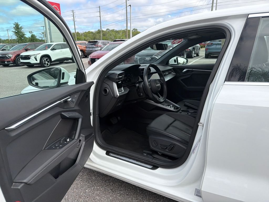 Used 2024  Audi 40 Premium image 11