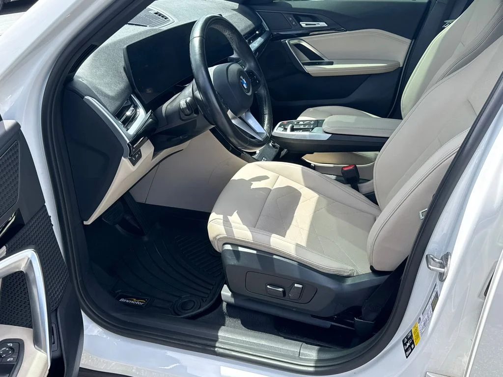 Used 2023 White BMW xDrive28i image 9