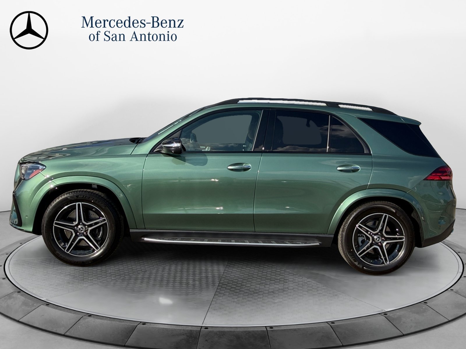 New 2026 MANUFAKTUR Ireland Mid Green Metallic Mercedes-Benz GLE 350 image 4