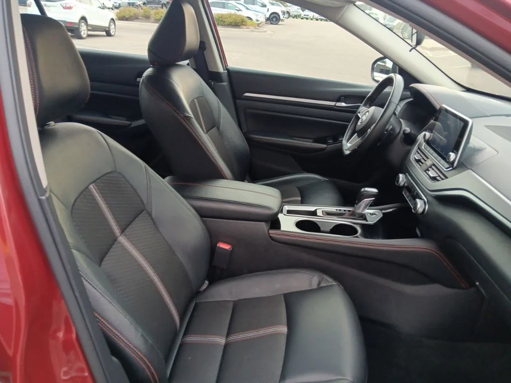Used 2025 Scarlet Ember Nissan 2.5 SR image 33