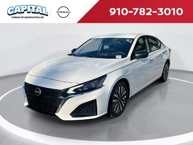 Used 2025 White Nissan 2.5 SV image 1
