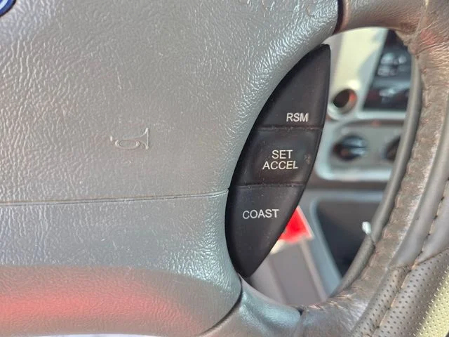 Used 2004 Silver Ford XLS image 22