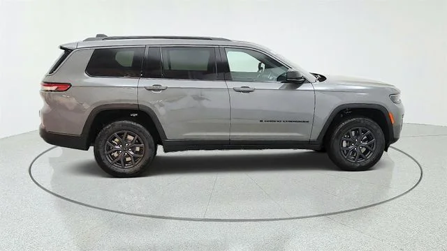 New 2027 Sting-Gray Clear-Coat Paint Jeep Laredo Altitude image 13