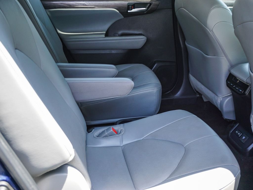 Used 2024  Toyota Limited image 13