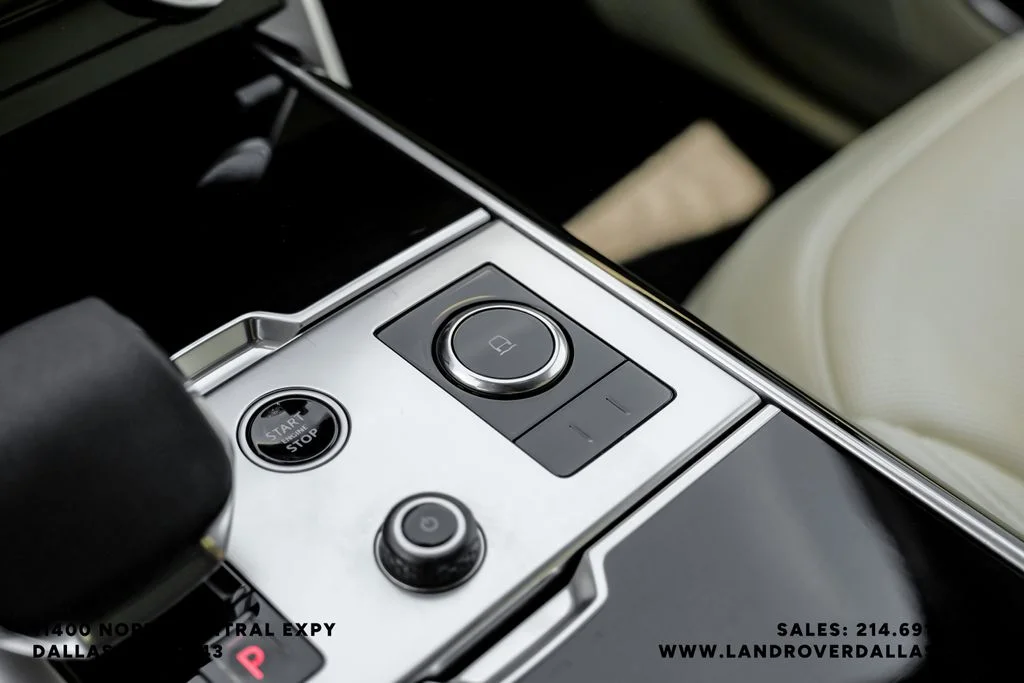 Used 2023 Hakuba Silver Metallic Land Rover SE image 28